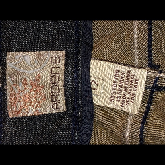 Arden B distressed jeans size 12 - Picture 4 of 5